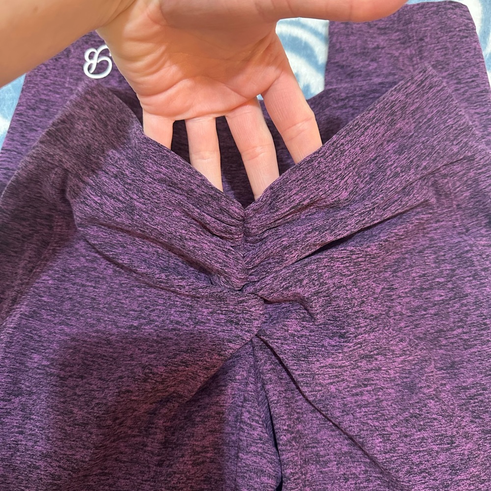 Bombshell Sportswear V-Back Leggings - Picture 6 of 7